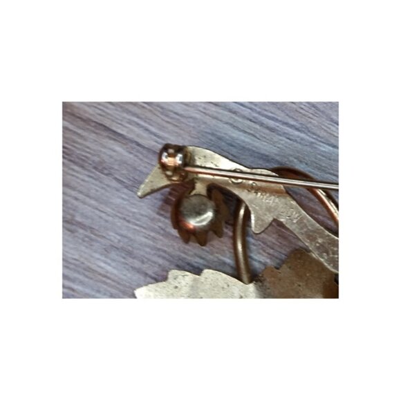 SARAH Coventry maple leaf and pearls brooch pin - Picture 5 of 5